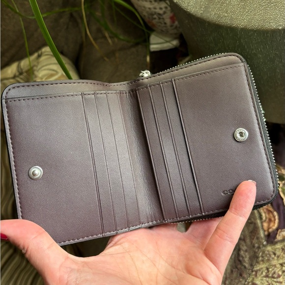 Authentic COACH 1941 smooth calf leather zip/snap wallet - Picture 4 of 12